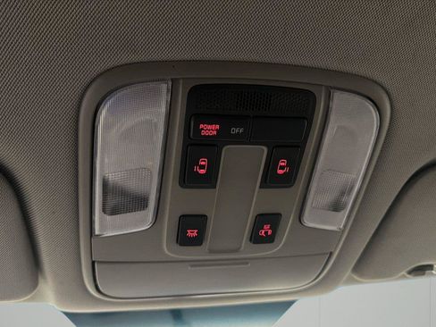 Used 2019 Kia Sedona EX FWD image 21