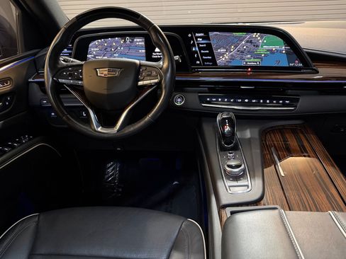 Used 2022 Cadillac Escalade ESV Premium Luxury RWD image 4