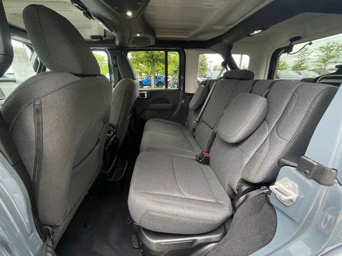 Used 2025 Jeep Wrangler Unlimited Sahara w/ Safety Group AWD/4WD image 16