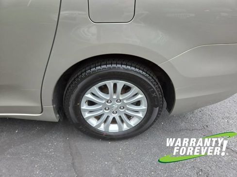 Used 2017 Toyota Sienna XLE Premium FWD image 22