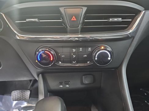 Used 2025 Buick Encore GX Preferred w/ Comfort Package FWD image 25