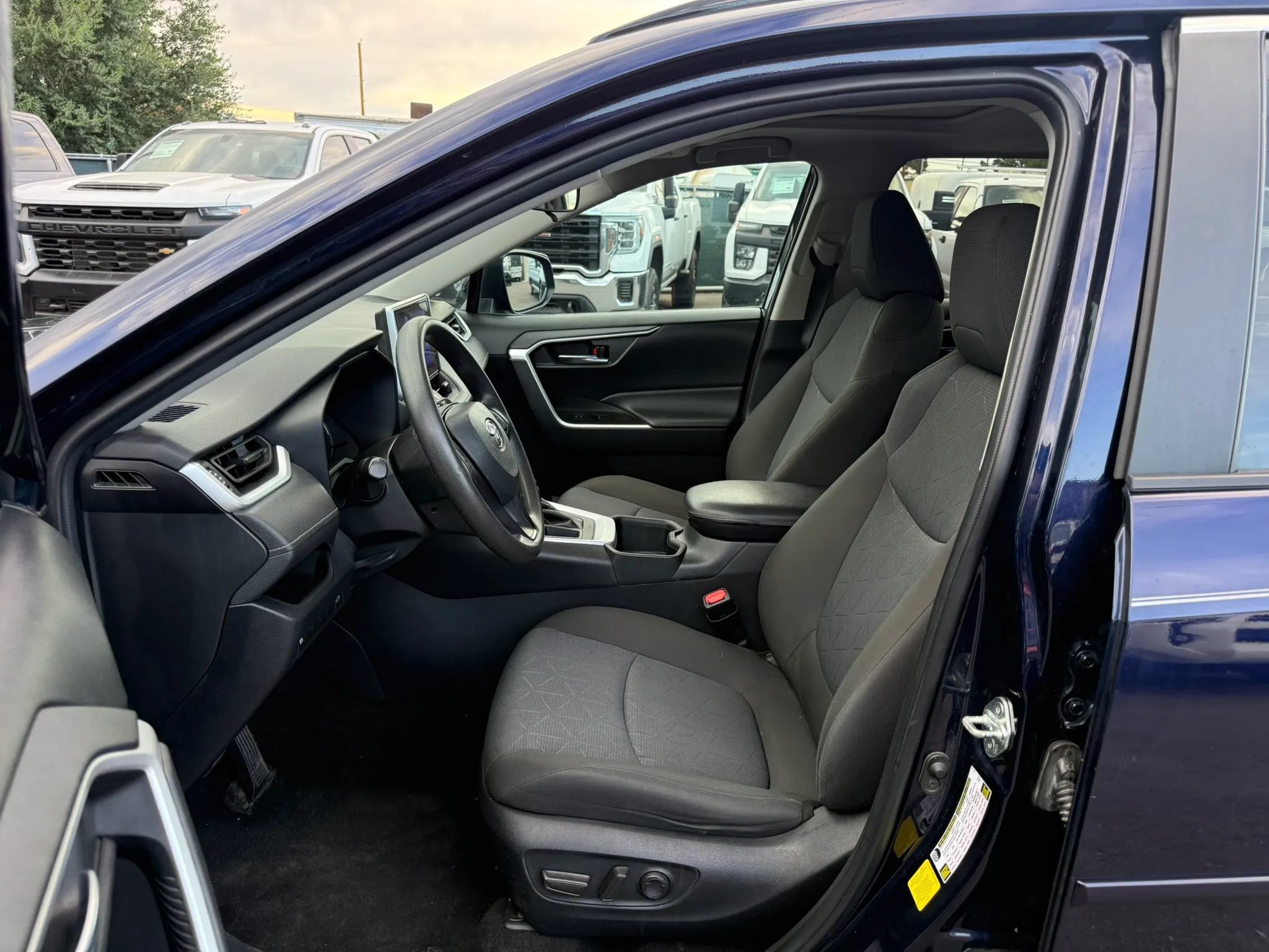 Used 2023 Toyota RAV4 XLE w/ Convenience Package FWD image 14