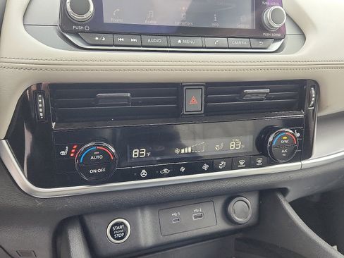 Used 2021 Nissan Rogue SV w/ Premium Package image 23