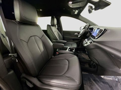 New 2026 Chrysler Pacifica Select image 23