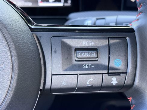 Used 2025 Nissan Kicks SR AWD/4WD image 23