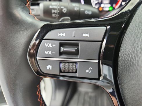 Used 2025 Honda Pilot TrailSport image 27