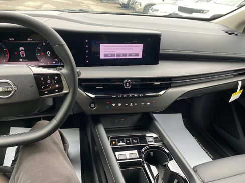 Used 2025 Nissan Murano SV AWD/4WD image 18