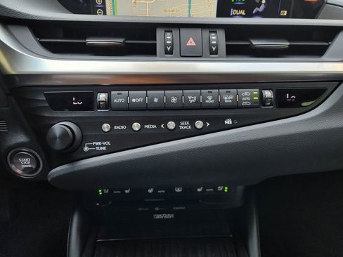 Used 2019 Lexus ES 350 Ultra Luxury w/ Accessory Package 2 image 18