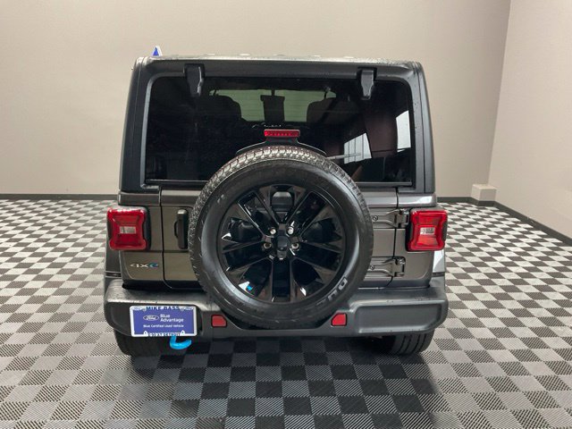 Used 2022 Jeep Wrangler Unlimited Sahara w/ Cold Weather Group AWD/4WD image 11