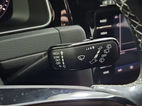 Used 2018 Volkswagen Golf R 4-Door image 25