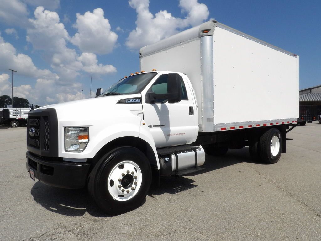 Used 2017 Ford F650 2WD Regular Cab Super Duty image 3