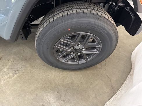 New 2025 Jeep Gladiator Sport image 23