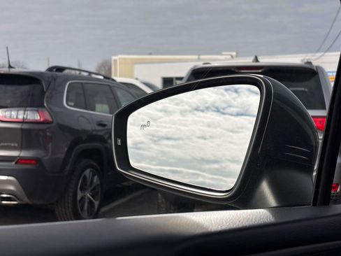 Used 2019 Volkswagen Tiguan SE w/ Panoramic Sunroof Package image 29