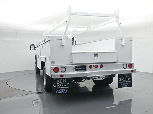 New 2025 Ford F450 XL w/ XL Chrome Package image 33