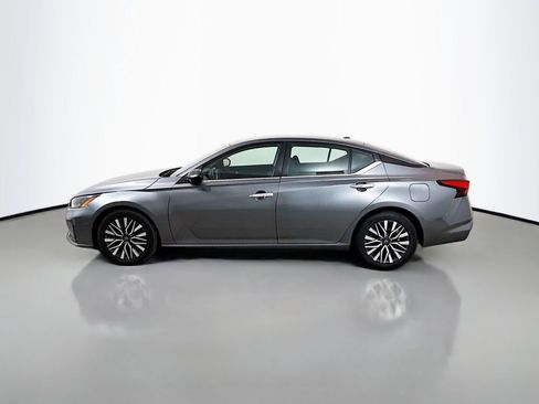 Used 2024 Nissan Altima 2.5 SV image 4