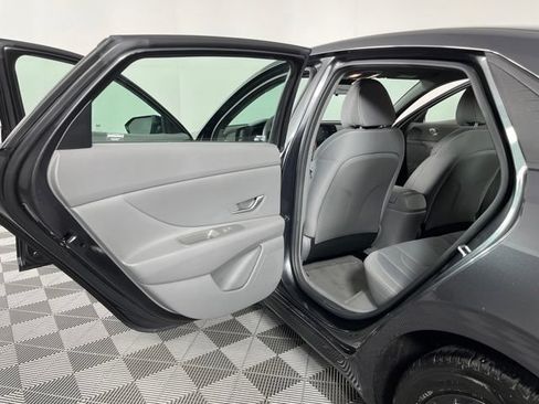 Used 2023 Hyundai Elantra SEL FWD image 40