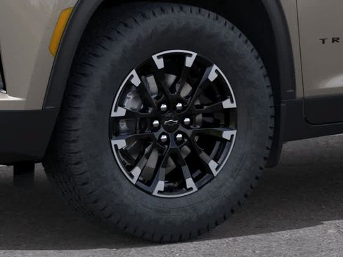 New 2026 Chevrolet Traverse Z71 w/ Driver Confidence Package AWD/4WD image 9
