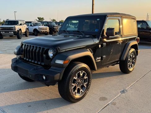 Used 2018 Jeep Wrangler Sport AWD/4WD image 9