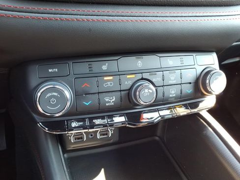 Certified 2025 Dodge Durango GT AWD/4WD image 18