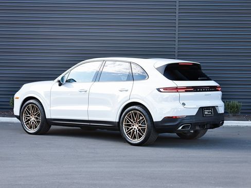 Certified 2025 Porsche Cayenne w/ Premium Package Plus image 3