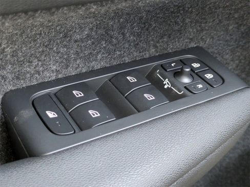 New 2025 Volvo XC40 B5 Plus w/ Protection Package Premier image 29