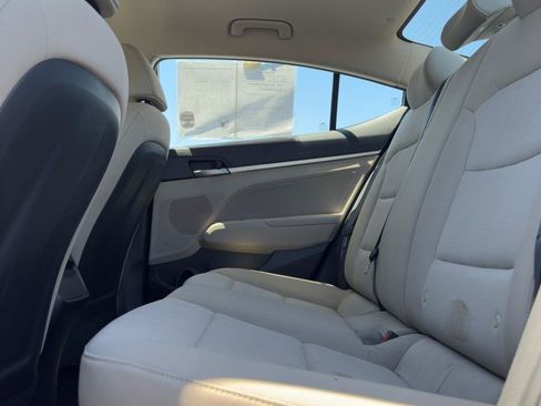 Used 2017 Hyundai Elantra SE FWD image 9