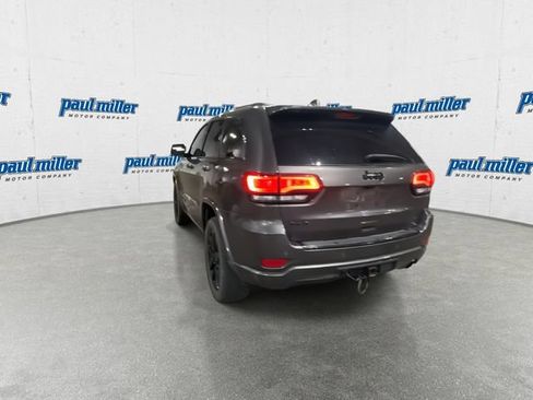 Used 2018 Jeep Grand Cherokee Altitude AWD/4WD image 9