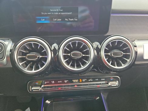 Used 2023 Mercedes-Benz GLB 250 4MATIC w/ Premium Package image 30