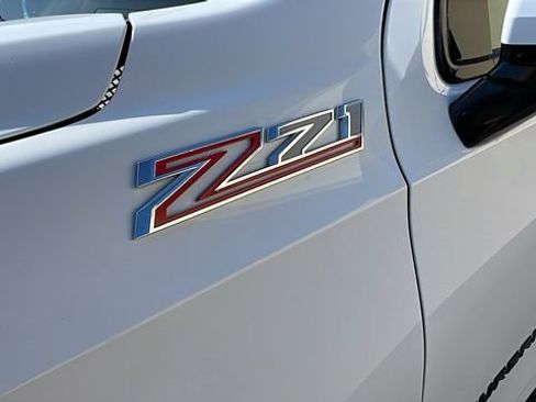 Used 2022 Chevrolet Suburban Z71 w/ Luxury Package image 10