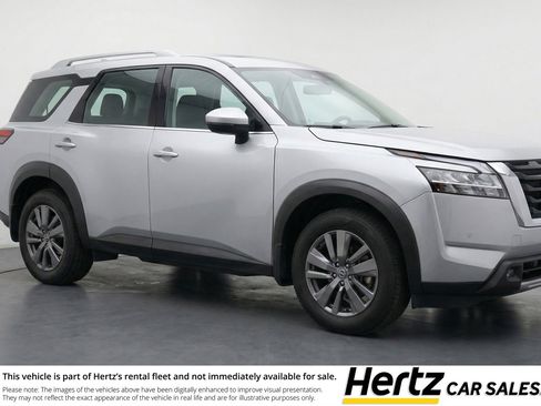 Used 2025 Nissan Pathfinder SV FWD image 1