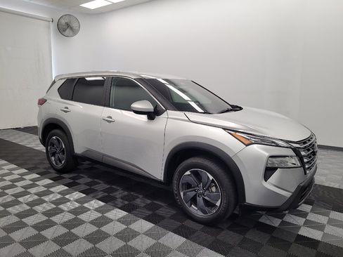 Used 2025 Nissan Rogue SV FWD image 11