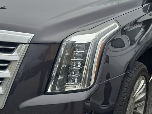 Used 2017 Cadillac Escalade Platinum AWD/4WD image 8