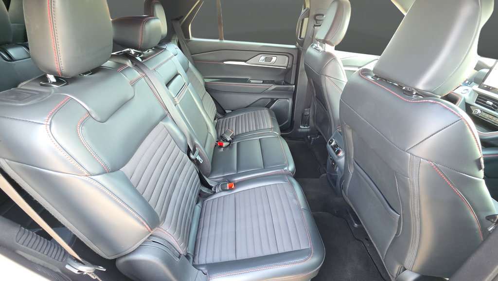 Used 2025 Ford Explorer ST-Line w/ ST-Line Street Pack AWD/4WD image 24