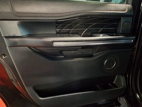 Used 2018 Ford Expedition Max Platinum image 17