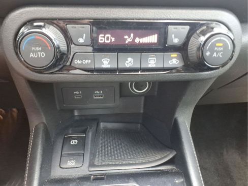 Used 2023 Nissan Kicks SR w/ SR Premium Package FWD image 24