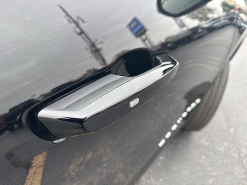 Used 2025 Chevrolet Traverse LT image 10