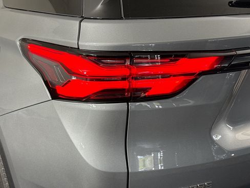 Used 2023 Chevrolet Traverse LT FWD image 36