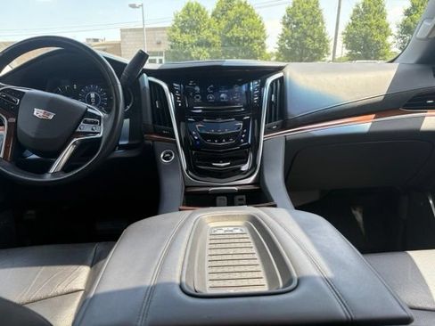 Used 2019 Cadillac Escalade ESV Luxury AWD/4WD image 24