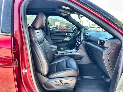 Used 2021 Ford Explorer Platinum w/ Premium Technology Package image 28