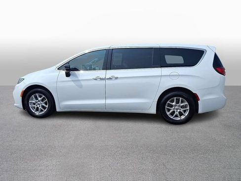 Used 2025 Chrysler Pacifica Select FWD image 7