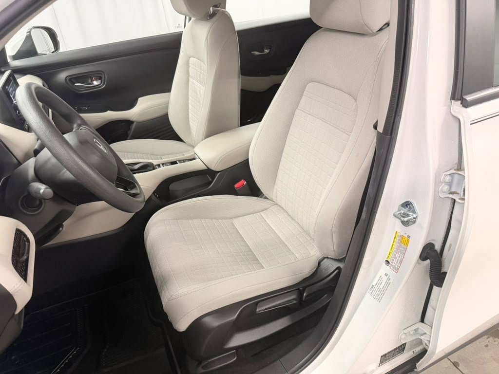 Certified 2025 Honda HR-V LX image 30