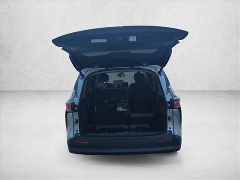 Used 2022 Toyota Sienna XLE FWD image 6