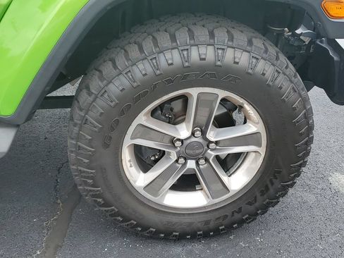 Used 2018 Jeep Wrangler Unlimited Sahara w/ Uconnect 4C Nav & Sound Group AWD/4WD image 6