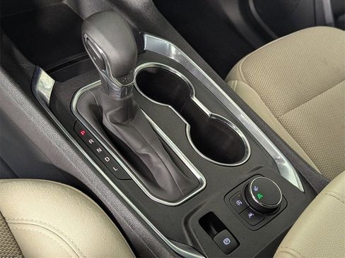 Used 2022 Chevrolet Traverse LS image 20