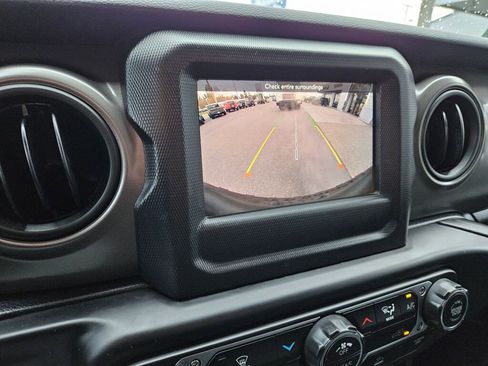 Used 2022 Jeep Wrangler Sport S image 24