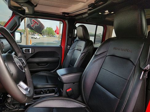Used 2023 Jeep Wrangler Unlimited Sahara AWD/4WD image 9