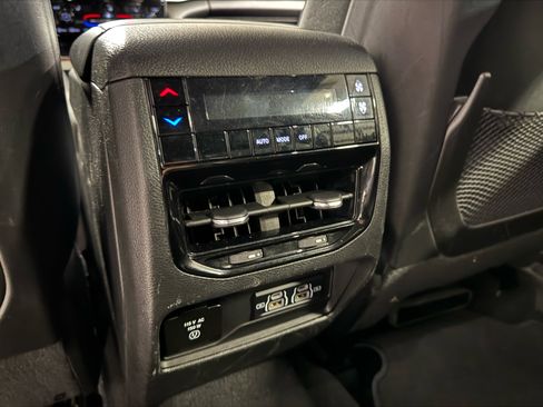 Used 2023 Jeep Grand Cherokee L Laredo image 22