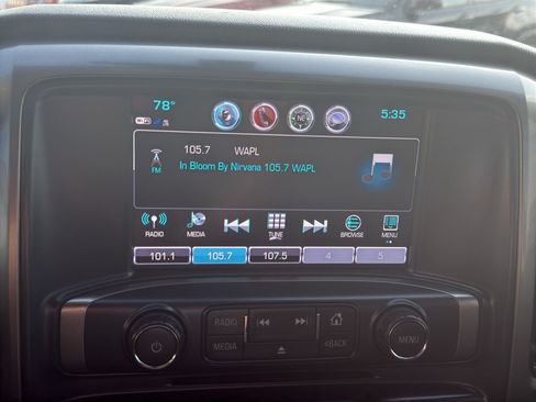 Used 2018 Chevrolet Silverado 1500 LT AWD/4WD image 19