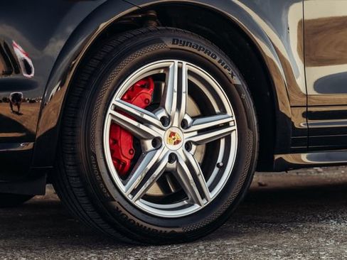 Used 2012 Porsche Cayenne Turbo AWD/4WD image 37
