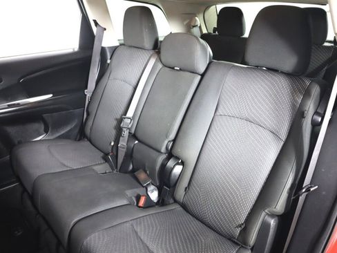 Used 2019 Dodge Journey SE image 28